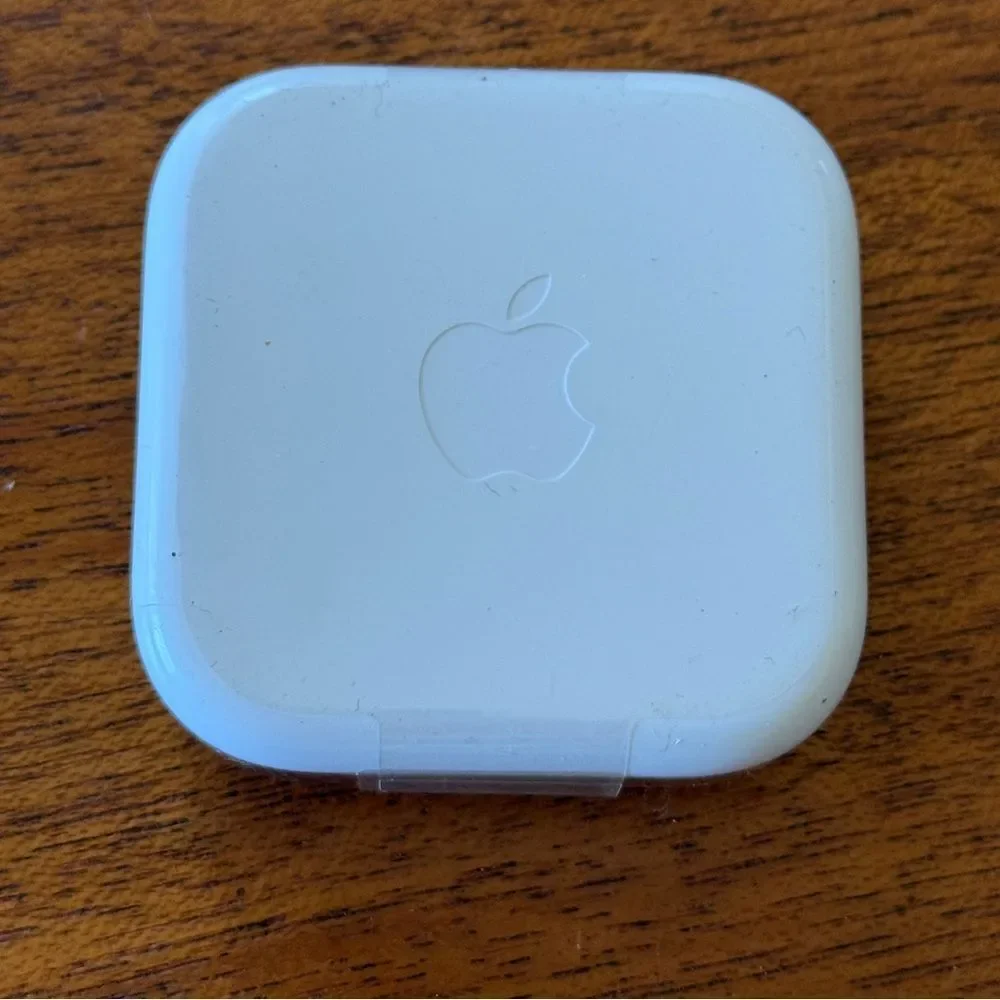 New Apple White Wired EarPods (3.5mm Headphone Plug) with Case